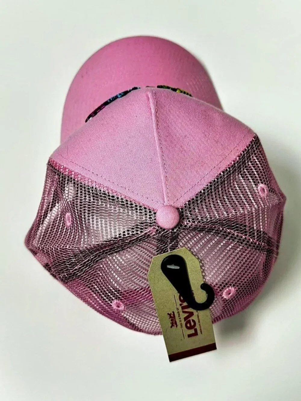 Levis pink trucker hat with mesh back and embroidered logo // unisex // BNWT
